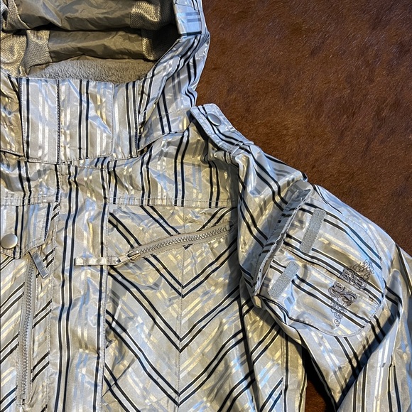 686 Snowboard Ski Jacket Women's Size M Mulitpocket Striped - Picture 5 of 16